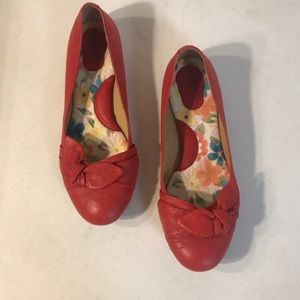 Born Molly flat in excellent condition